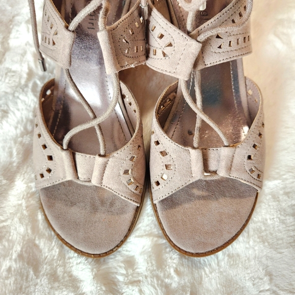 Madden Girl Rally Taupe Lace Up Wedge Peep Toe Sandals Size 9.5 - Picture 8 of 12